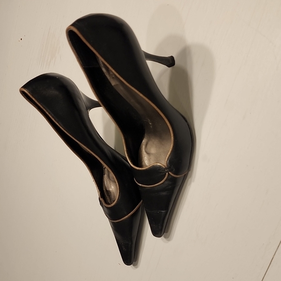 BCBG Gorgeous Pointed Toe Heels - Picture 3 of 10
